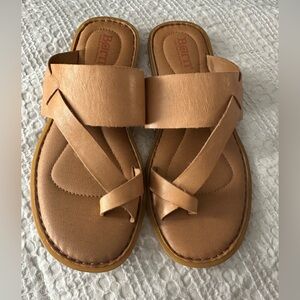NWOT Born Leather Crossover Slide Sandals in Tan